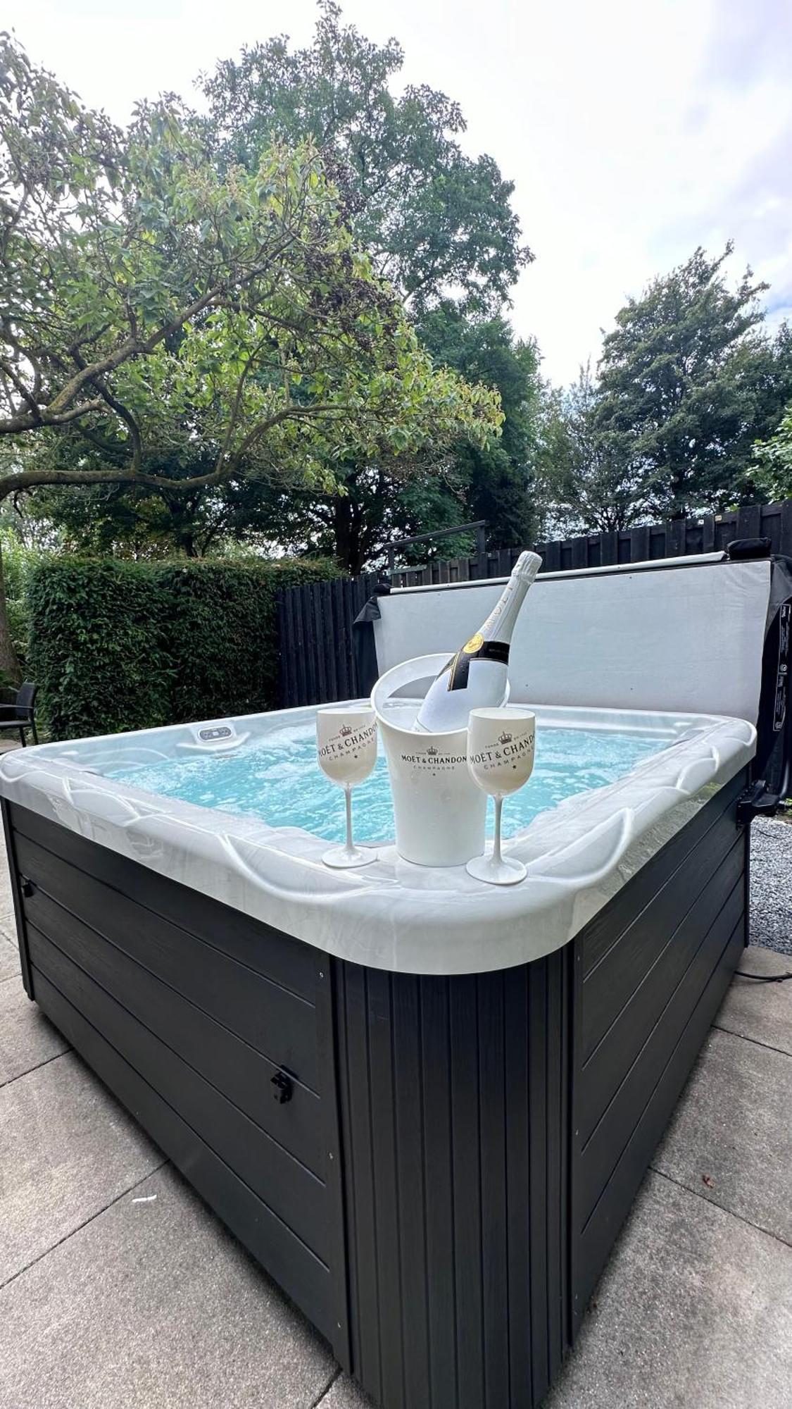 登博斯De Luxe Bed &Wellness别墅 外观 照片
