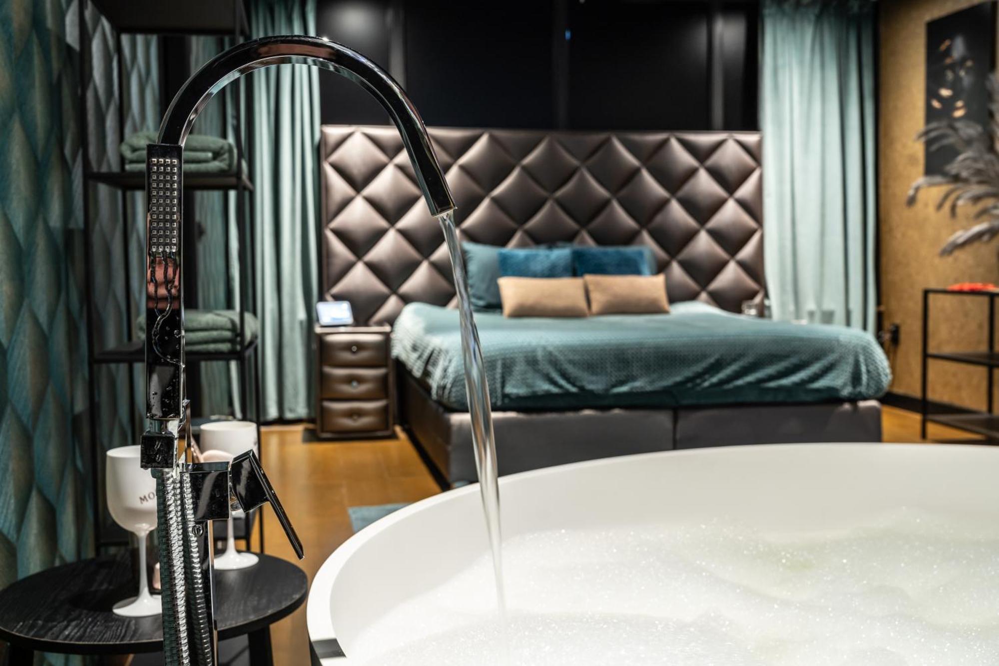 登博斯De Luxe Bed &Wellness别墅 外观 照片